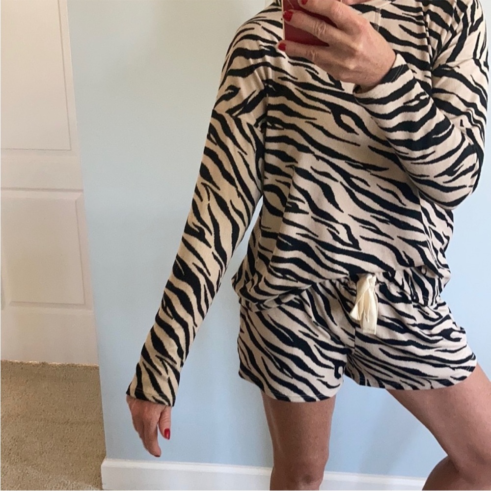 Animal Print 2 Piece Loungewear Set - Picture 6 of 9